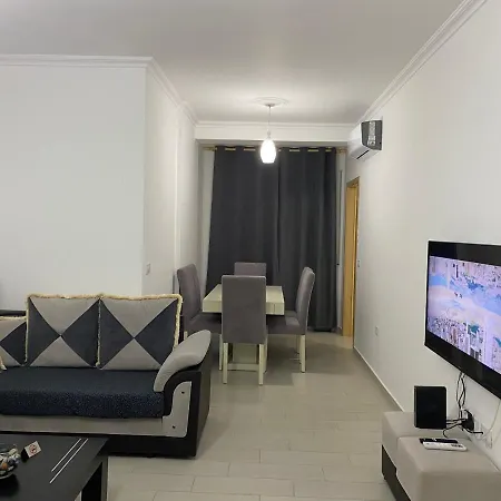 Auri Apartment *